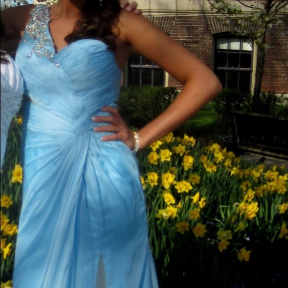 Tony Bowls Dresses & Skirts - Tony Bowls prom dress 👗